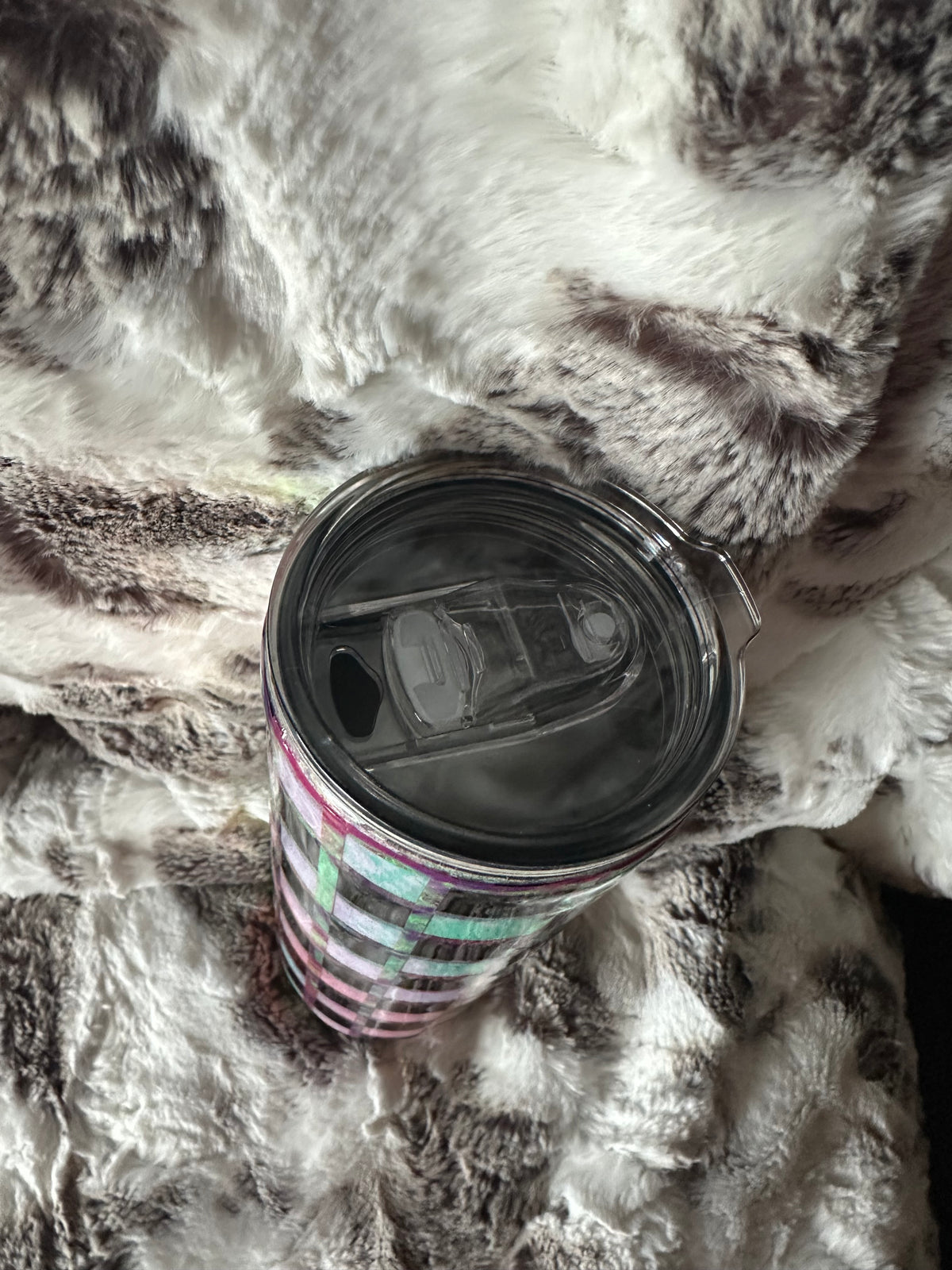 20 ounce checkered tumbler