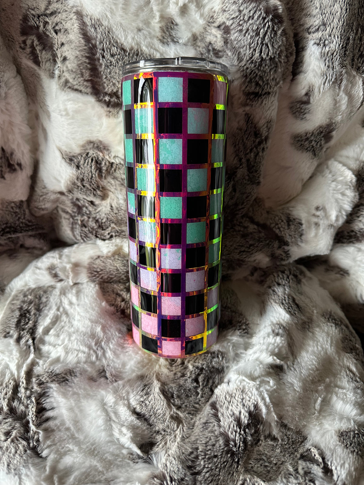 20 ounce checkered tumbler