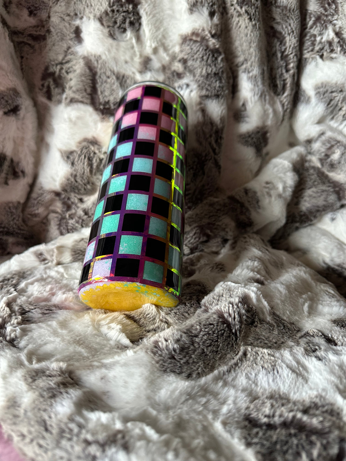 20 ounce checkered tumbler